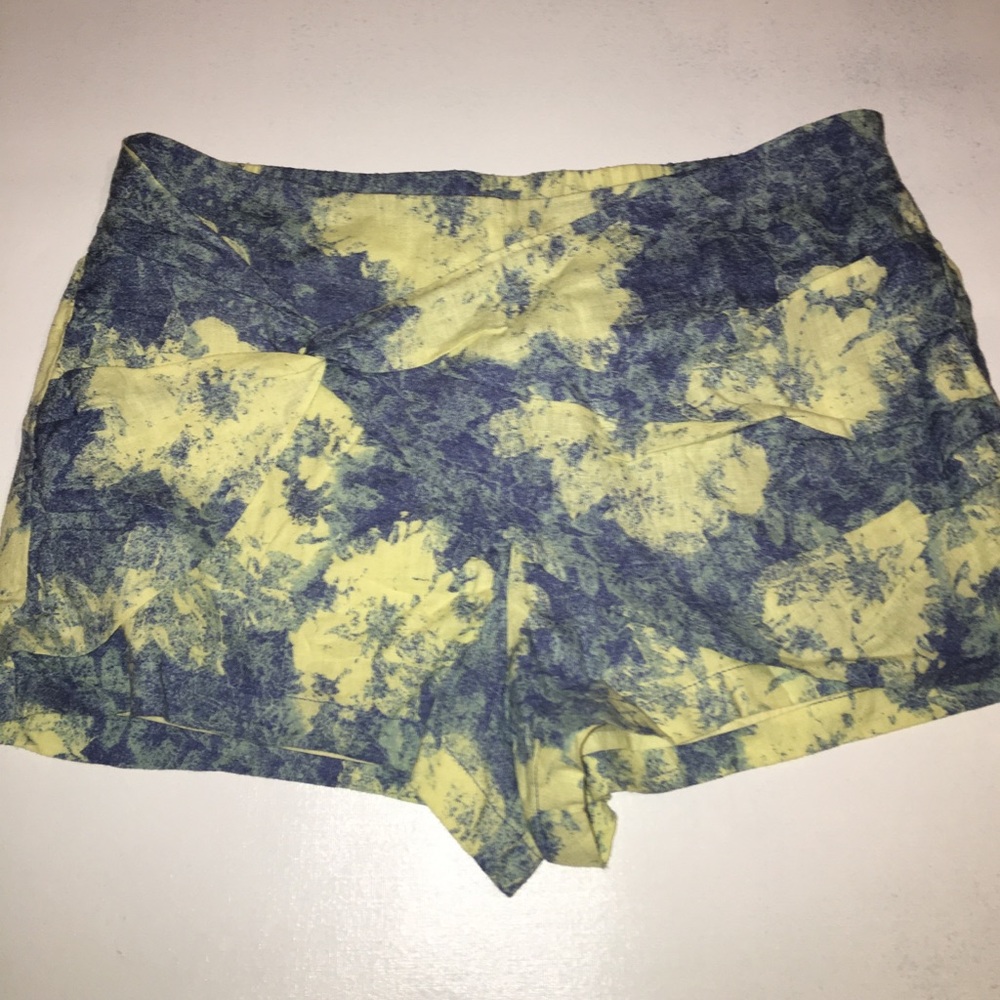 Free people- cute shorts with wrap detail